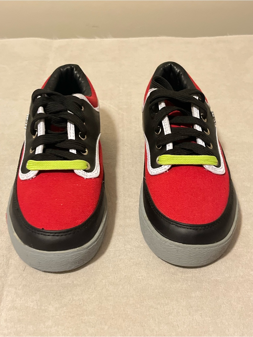 Youth 4.5 Vlado Spectro-2 Low Top Sneakers Red Black Casual Athletic NIB